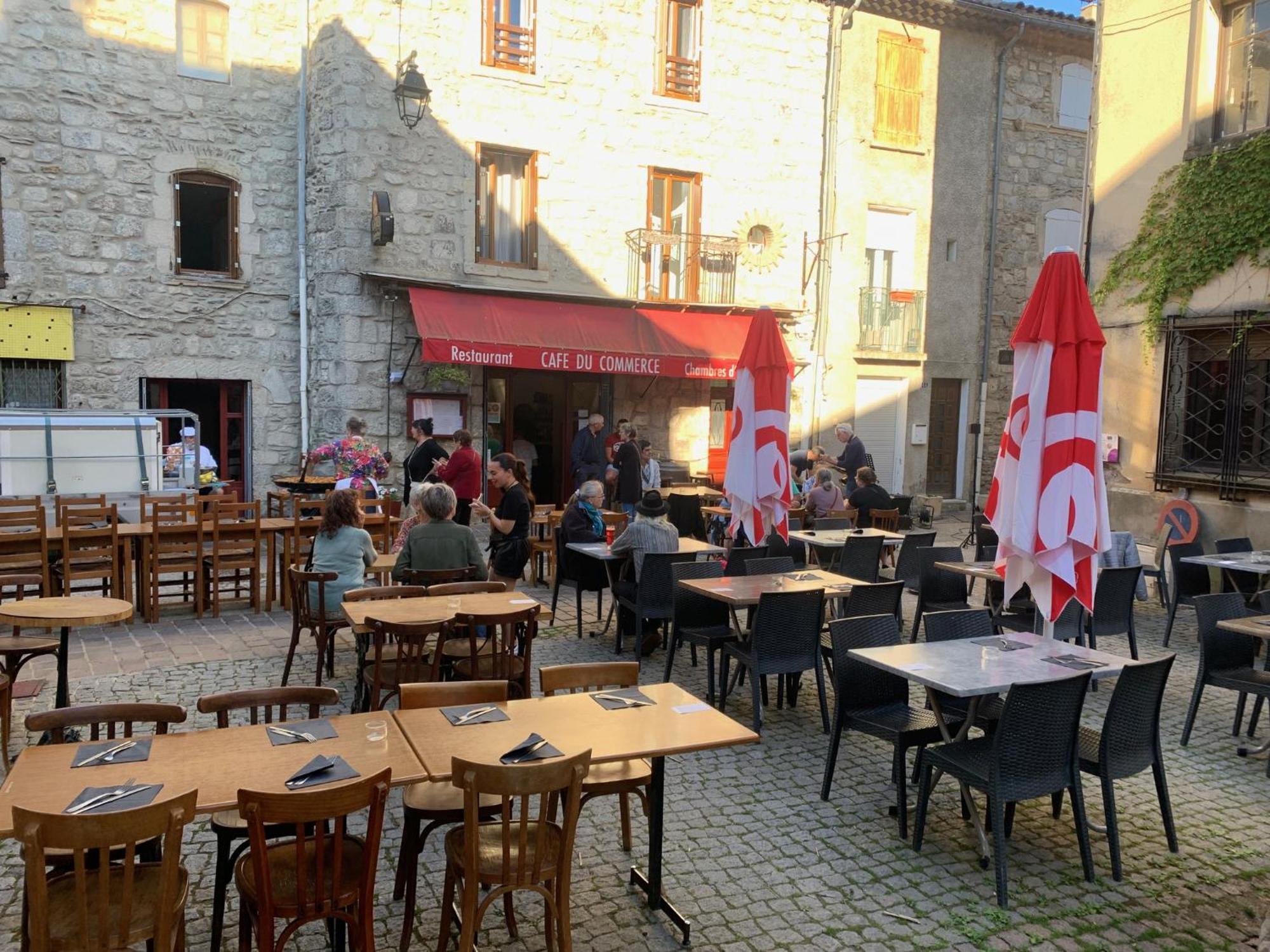 Cafe Du Commerce Genolhac Exteriér fotografie